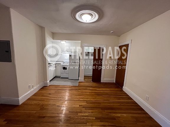 4th image of 381 Harvard St APT 22