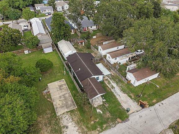 2nd image of 4447 5th St