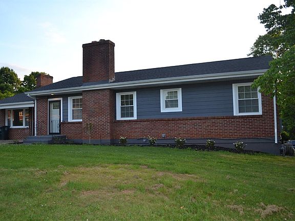 3rd image of 701 Hayes Dr