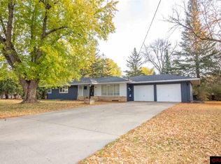 2018 Roe Crest Dr, North Mankato, MN 56003