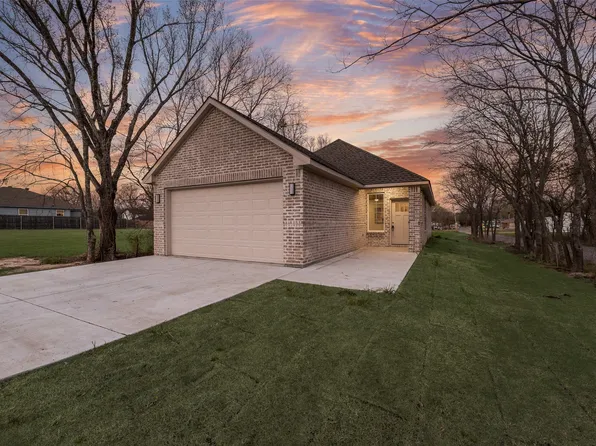 1227 Rosemary St, Greenville, TX 75401