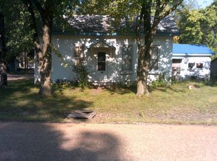 601 S 5th St, Farmington, IA 52626