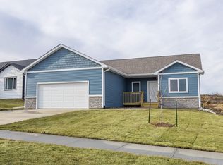 960 11th St, Waukee, IA 50263