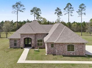 12221 E Pointe Dr, Picayune, MS 39466