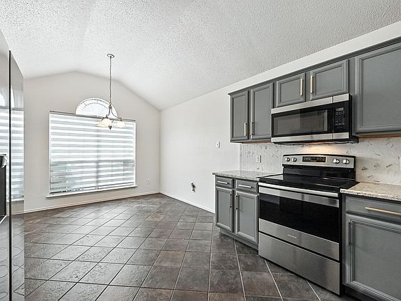4th image of 1455 Morrison Dr