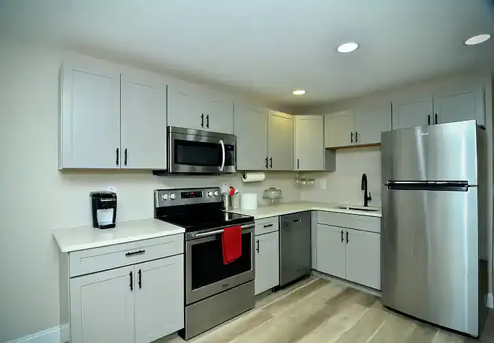 2 bed, 720 sqft, $1,900 — Photo 2