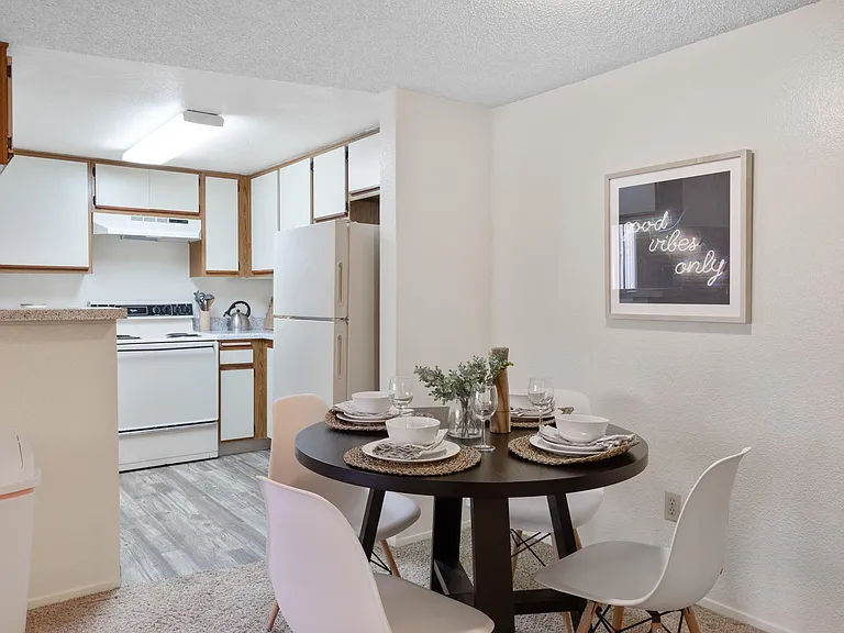 Plaza Apartments — Photo 11