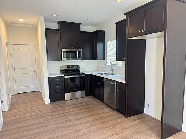 1/2 Acacia Ave — Photo 2