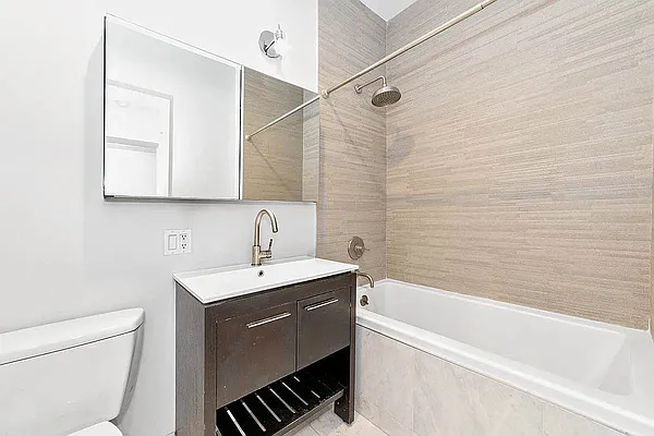 Rented by Tapiro Realty | media 43