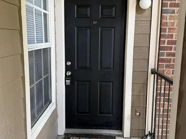 5124 Park Central Dr #527 — Photo 2