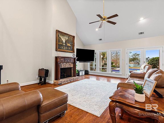 5th image of 4851 Audubon Dr
