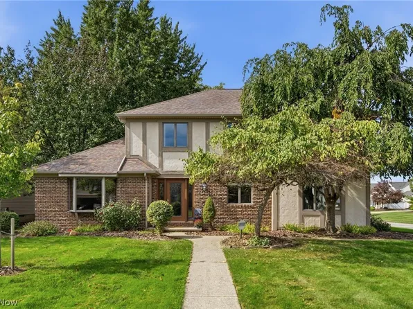 3374 Kings Mill Run, Rocky River, OH 44116