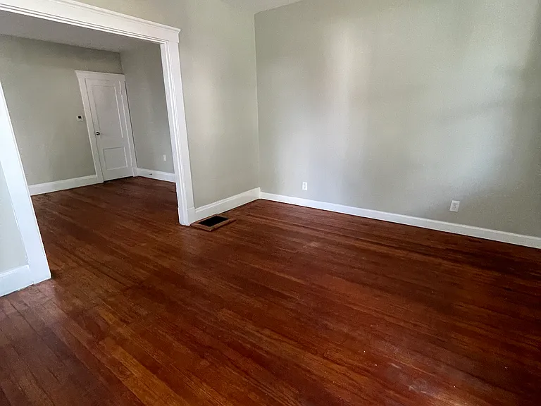 813 Terry St — Photo 4
