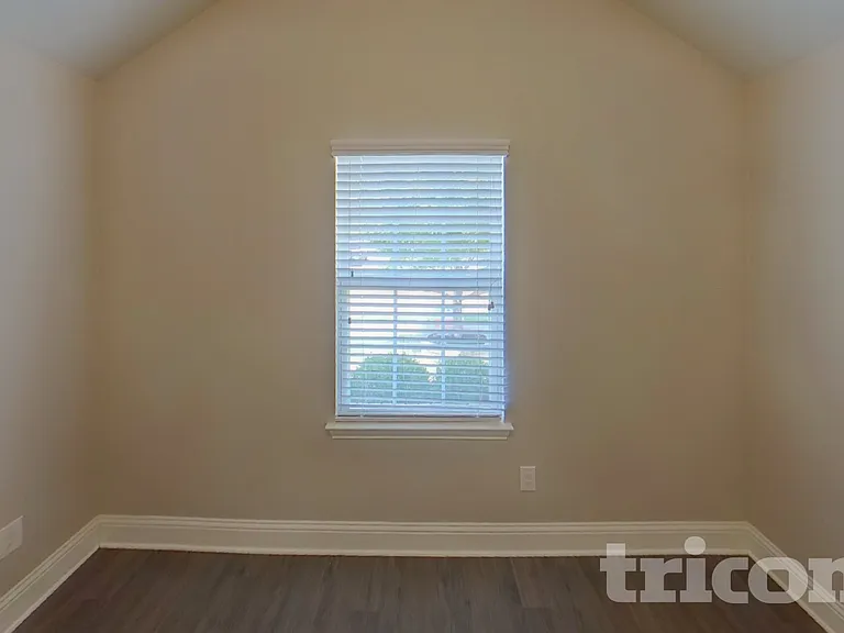 513 Alice Ln — Photo 13