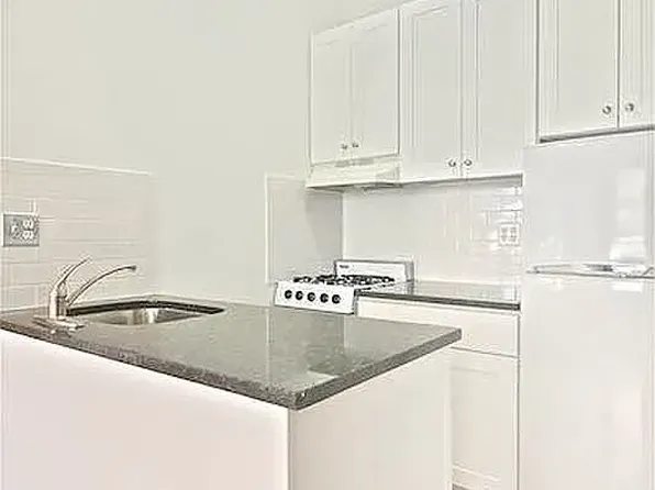 361 West 20th Street image 4 of 6