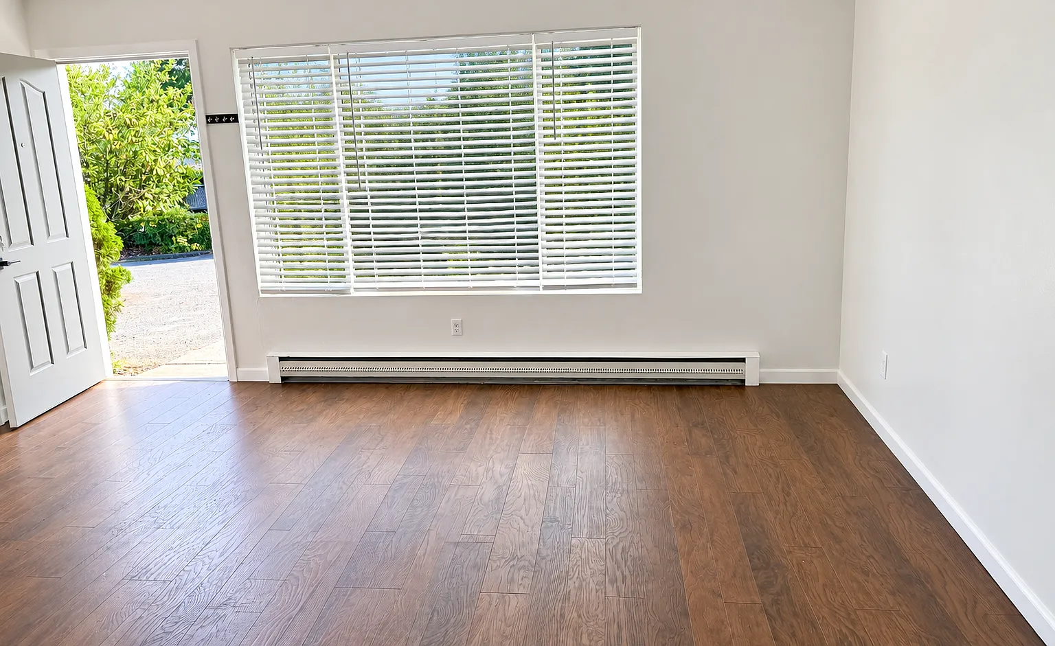 2 bed, 1000 sqft, $1,800 — Photo 2