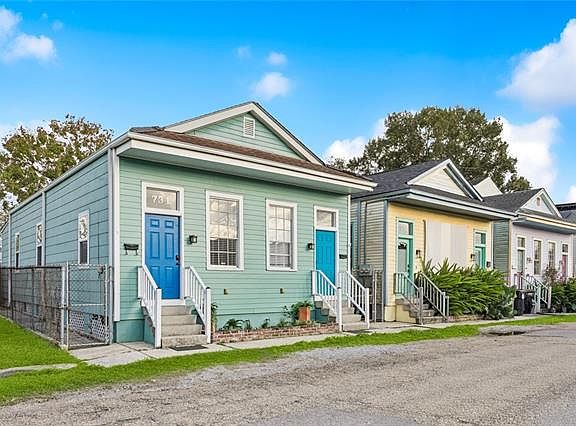 2nd image of 729 Amelia St