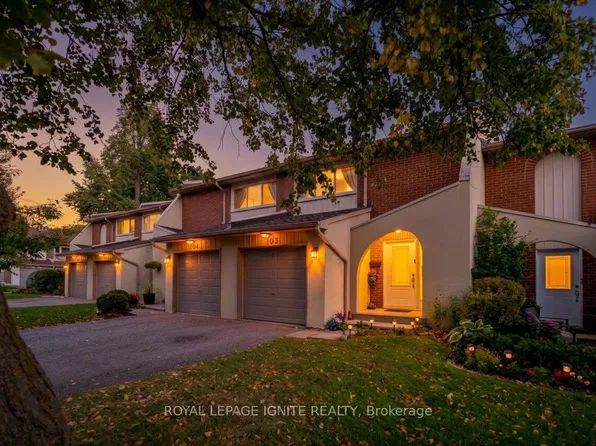 1180 Mississauga Valley Blvd #103, Mississauga, ON L5A 3M9