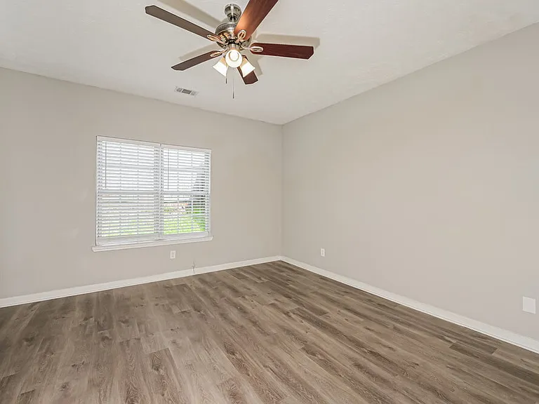 444 Village Bluff Dr — Photo 10