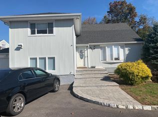 65 Elizabeth Dr, Bethpage, NY 11714