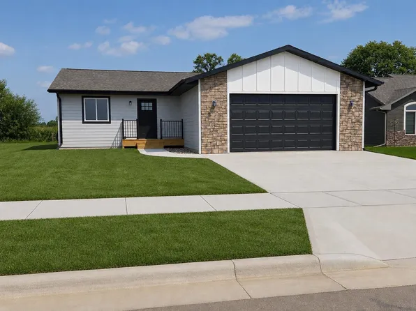 1704 W 26th St, Yankton, SD 57078