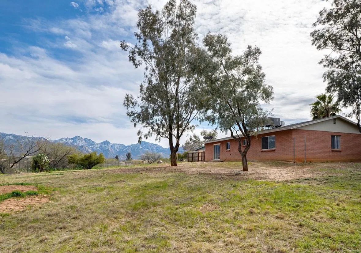 N Twin Lakes Dr, Tucson — Photo 1