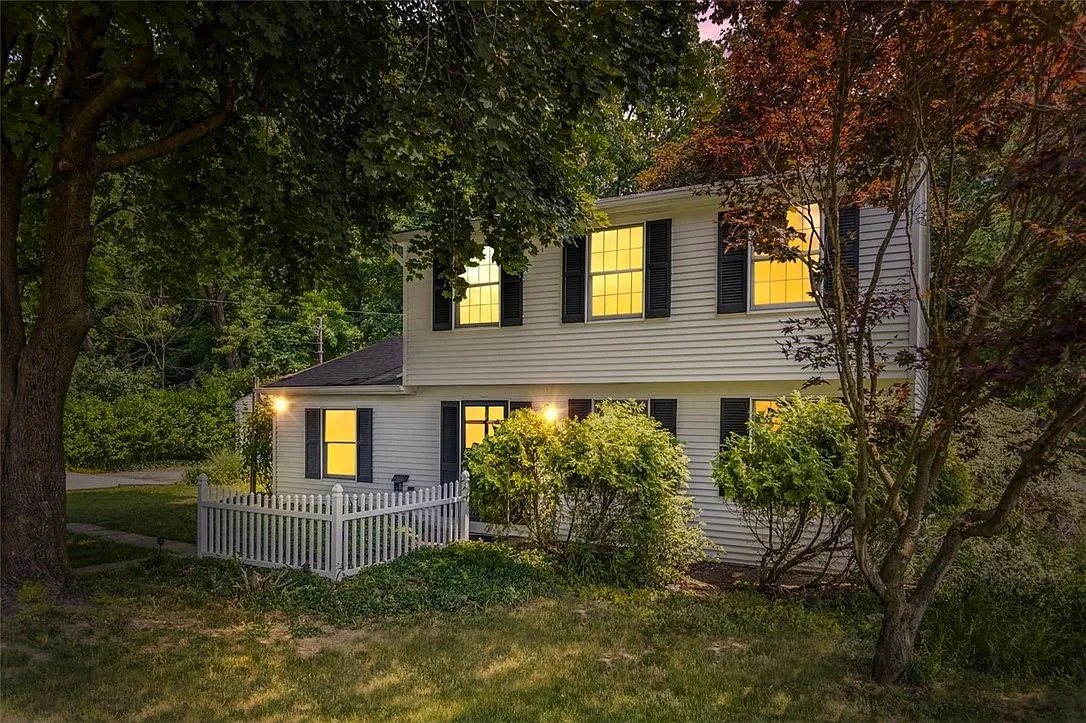 1140 Huntsridge Dr photo 1