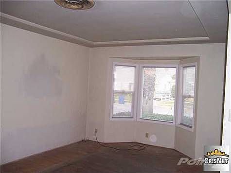 4th image of 6537 Beeman Ave