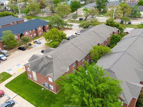4th image of 701D Balcones Dr #54
