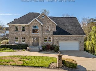 1205 Crown Point Dr, Hurricane, WV 25526