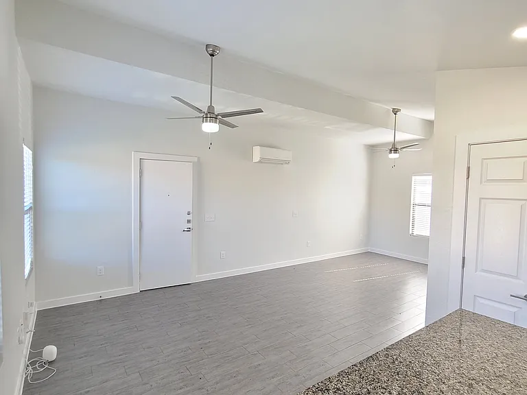 Living Room / Bedroom