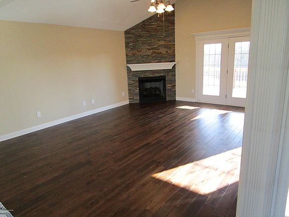 4th image of 365 Crescent View Dr