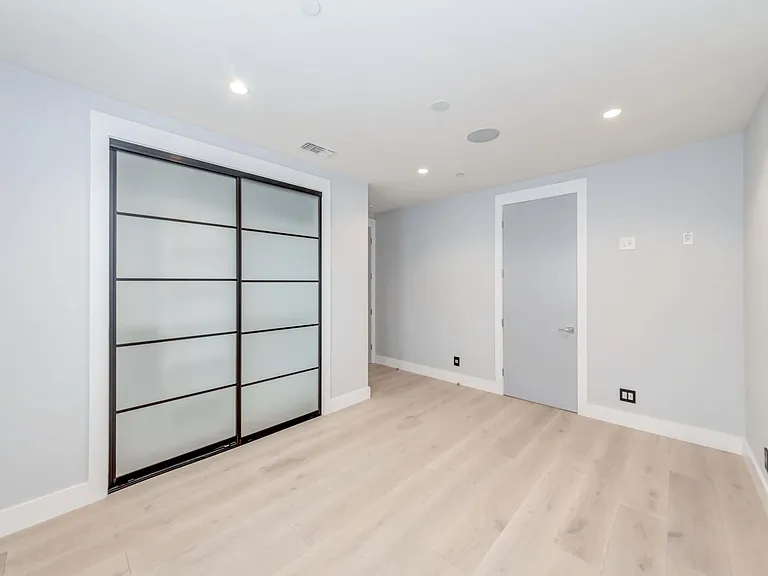 18538 Amie Ave — Photo 33
