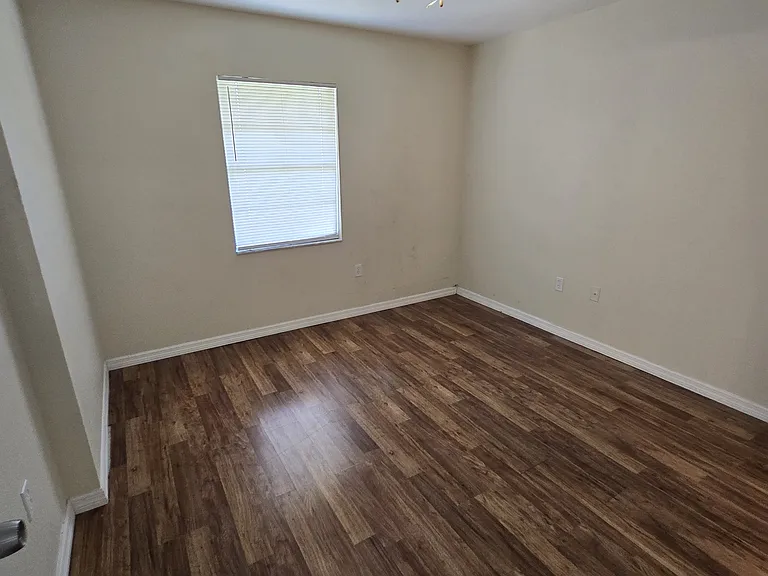 117 Denton Ave — Photo 10