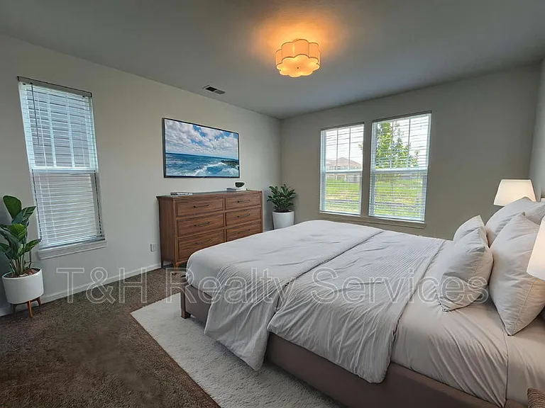 9275 Loyola Way — Photo 12