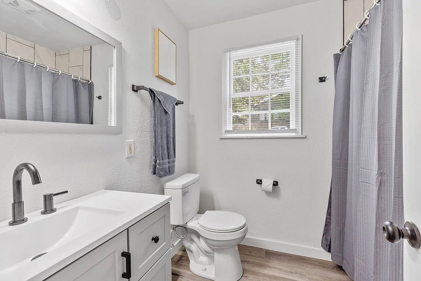 2 bed, 822 sqft, $2,400 — Photo 4