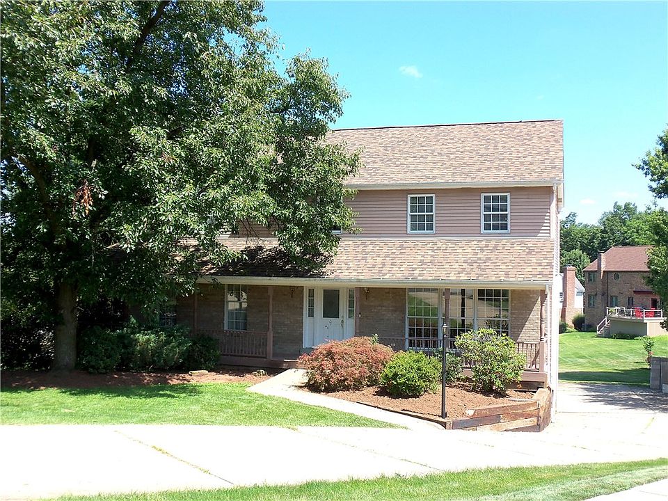 1st image of 126 Surrey Dr