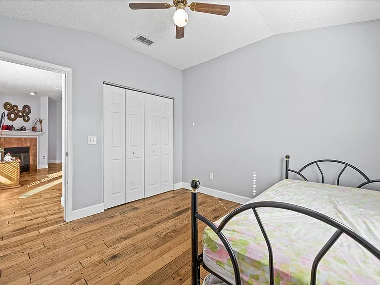 1073 Stocks St — Photo 25