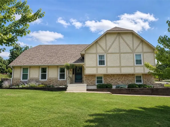 1100 SW 44th St, Blue Springs, MO 64014