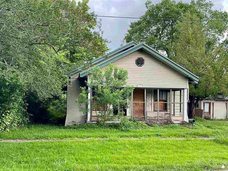 2nd image of 1020 Simmons St