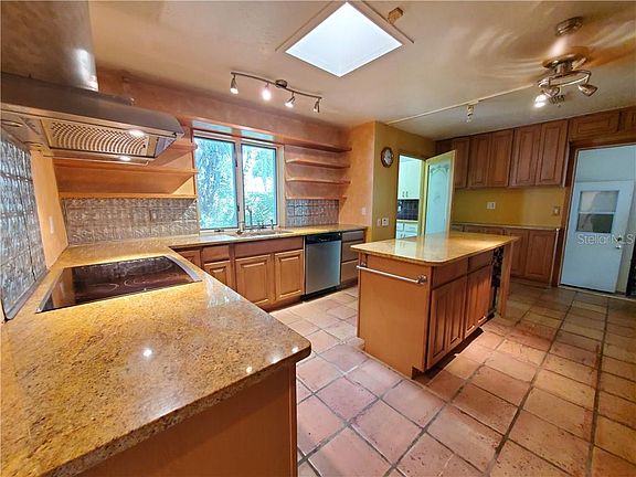 5th image of 4208 Windemere Pl