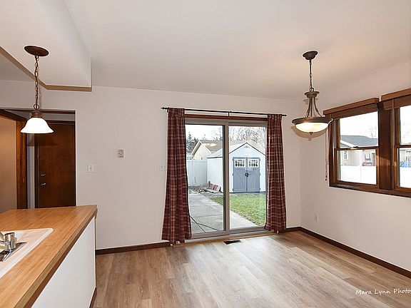 5th image of 212 Maplewood Dr