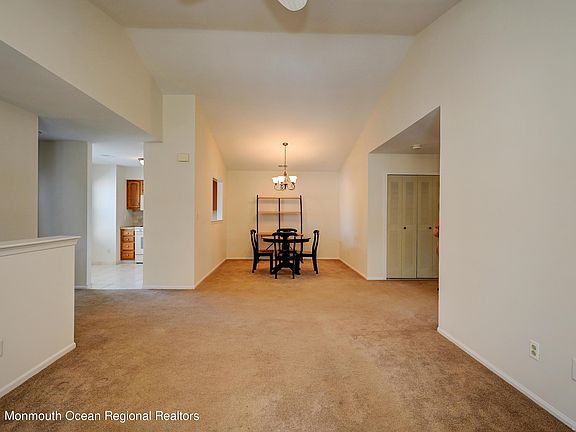 4th image of 222 Paddington Ct