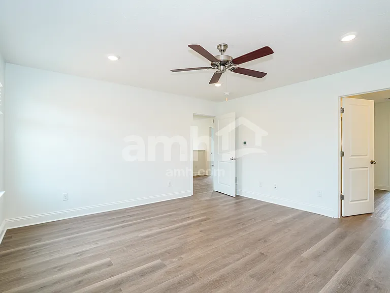 1056 Broyles Xing — Photo 10