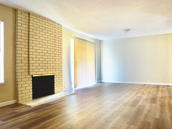 3rd image of 1315 Castlemont Ave #1