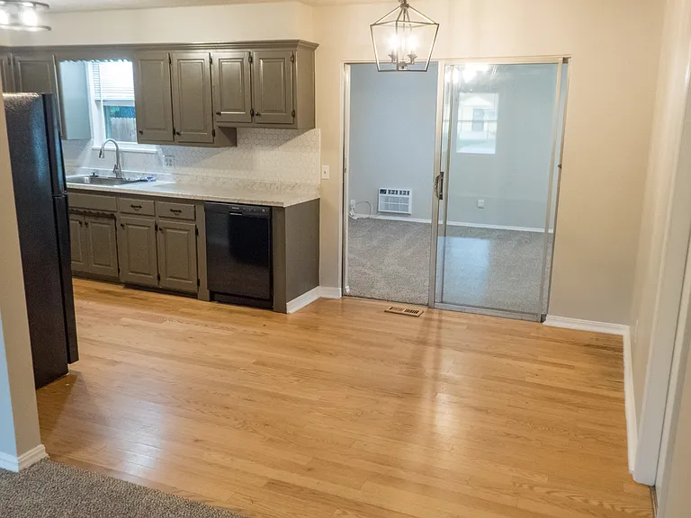 517 N Broadway — Photo 24