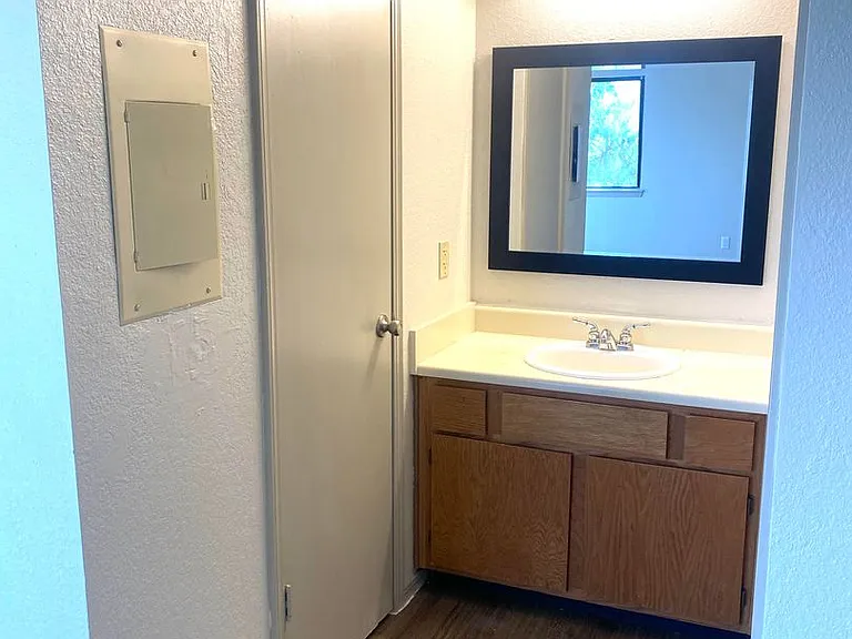 Cedar Lake Apartments — Photo 16