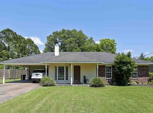920 Sunnyside Dr, Bridge City, TX 77611