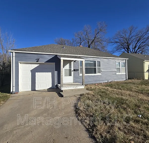 1642 N Erie St — Photo 1