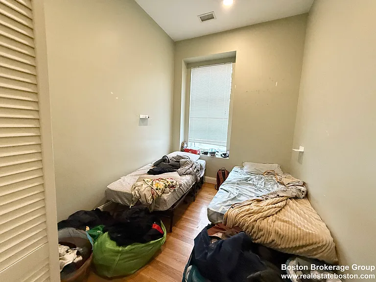 409 Dudley St — Photo 37